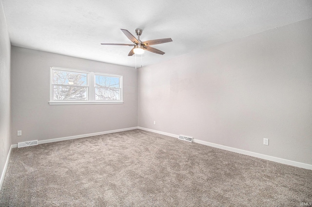 carpeted empty room featuring ceiling fan