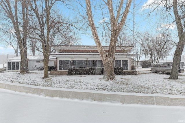 view of front of property