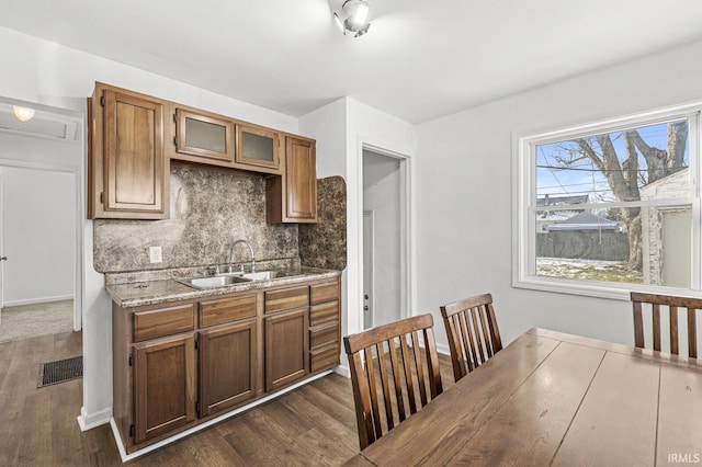 kitchen with sink, dark wood-type flooring, and tasteful backsplash