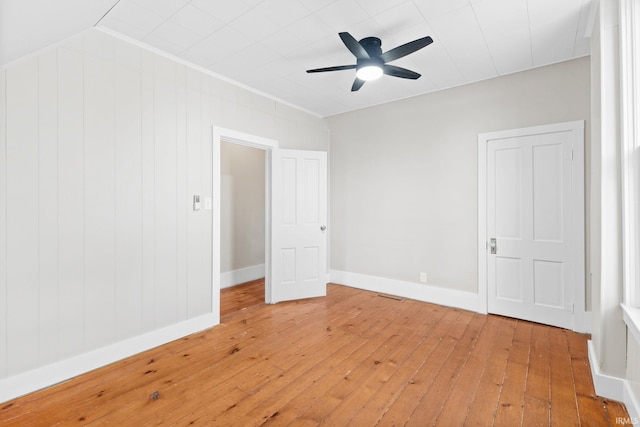 unfurnished room featuring ceiling fan and hardwood / wood-style flooring