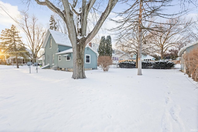 view of yard layered in snow