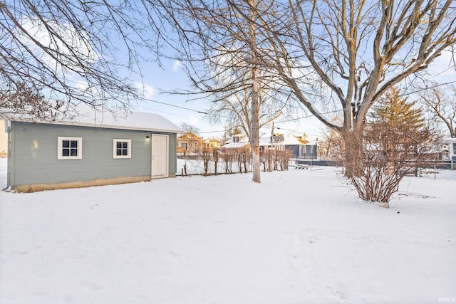 view of yard layered in snow