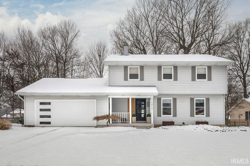 view of front of house featuring a porch and a garage