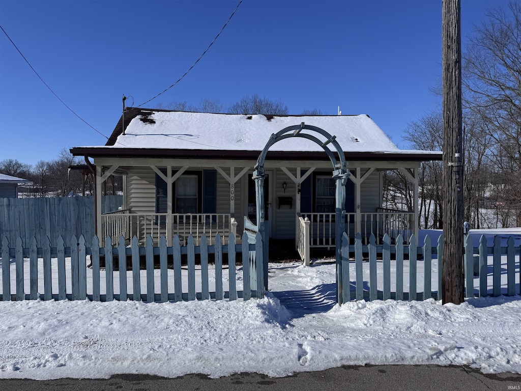 view of front of house featuring covered porch