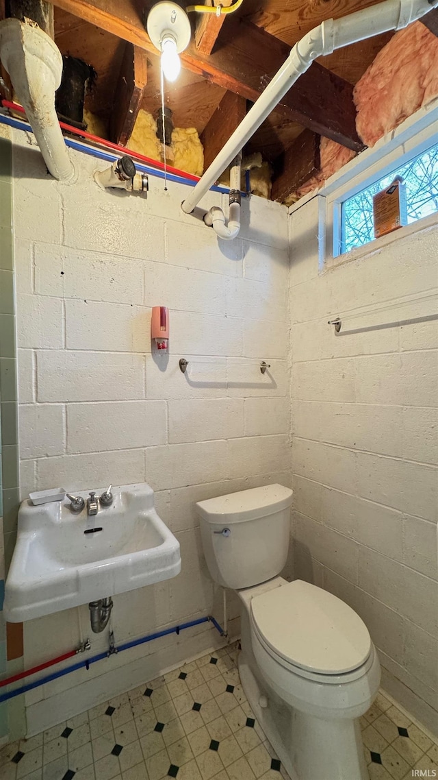 bathroom featuring sink and toilet