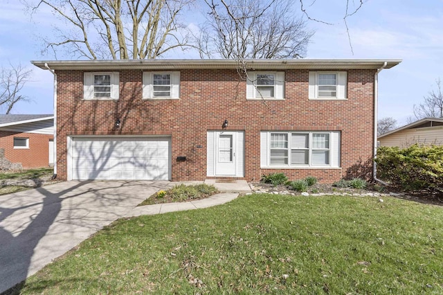 view of front facade featuring a front yard and a garage