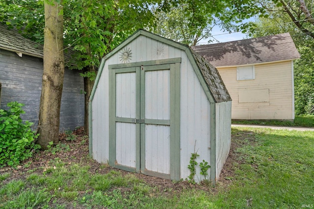 view of outbuilding