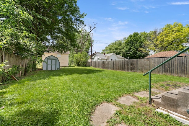 view of yard featuring a storage shed