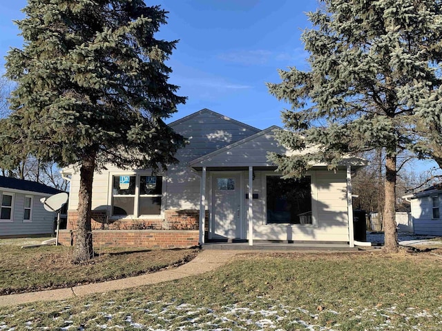 view of front of property with a front yard