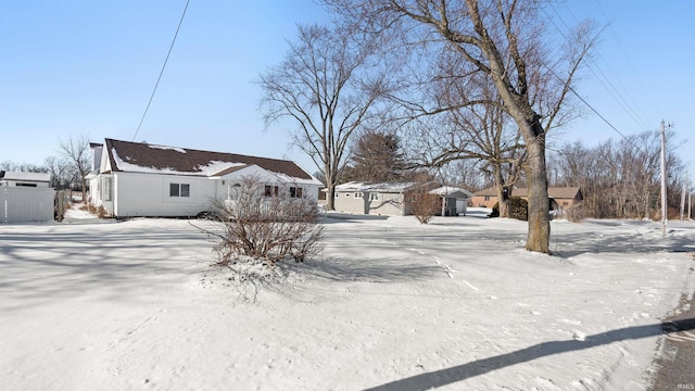 view of yard layered in snow