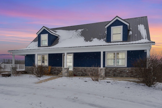 new england style home with covered porch