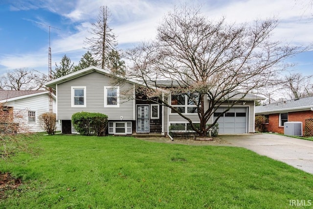 view of front of property featuring central AC unit, a garage, and a front lawn