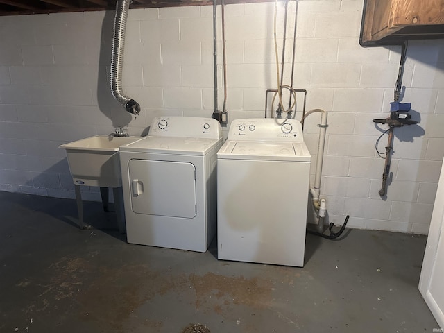 washroom featuring independent washer and dryer, cabinets, and sink