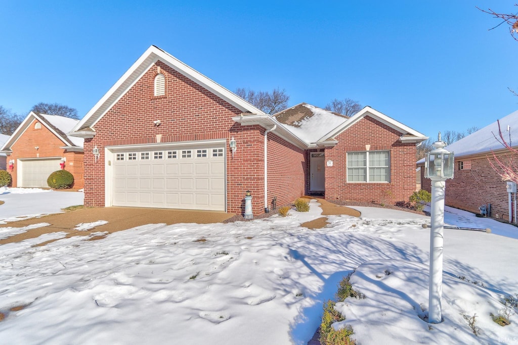 view of front property featuring a garage