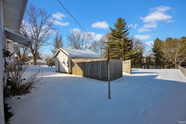 view of yard layered in snow