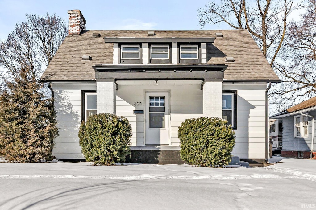 view of front of property with covered porch