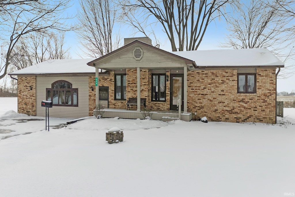 view of front of property featuring covered porch