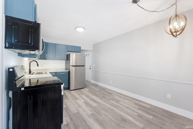 kitchen featuring backsplash, a notable chandelier, sink, blue cabinetry, and stainless steel appliances