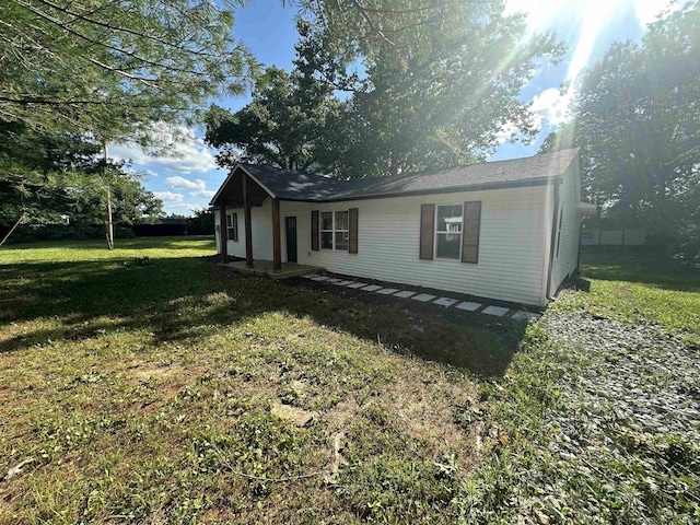 view of side of property featuring a lawn