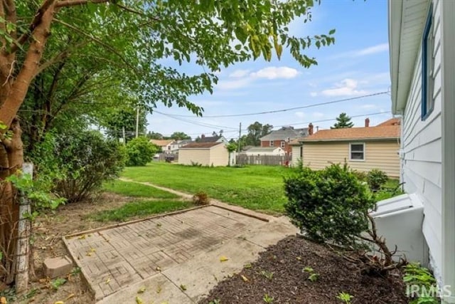 view of yard featuring a patio