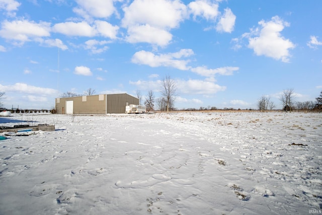 view of yard layered in snow