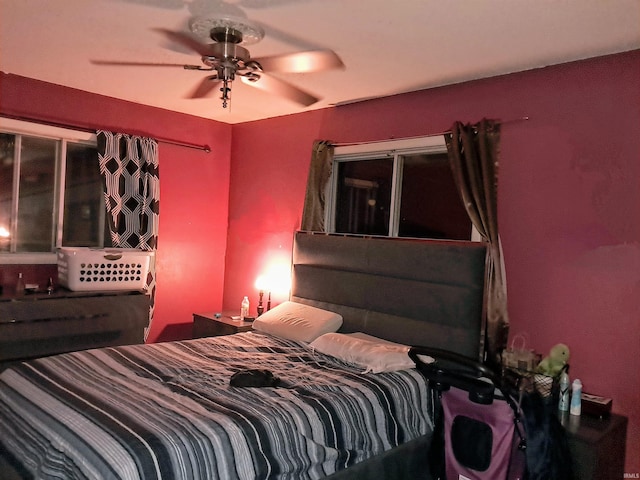 bedroom with ceiling fan