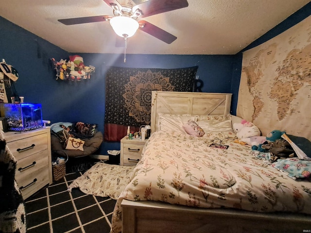 bedroom featuring ceiling fan and a textured ceiling