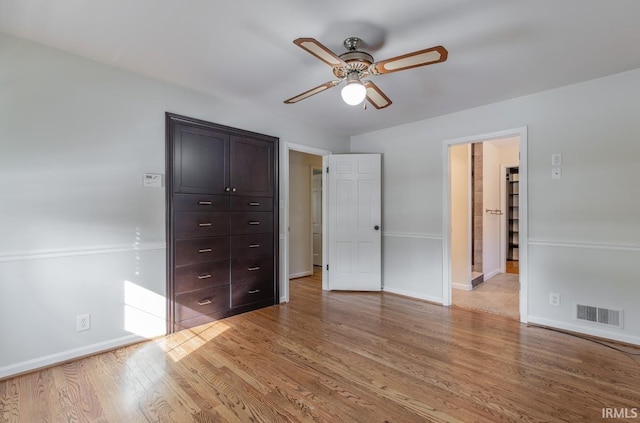 unfurnished bedroom featuring light hardwood / wood-style floors, a closet, and ceiling fan