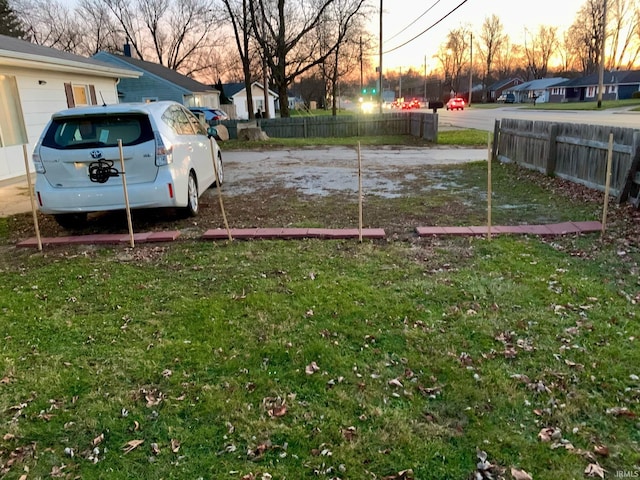 view of yard at dusk