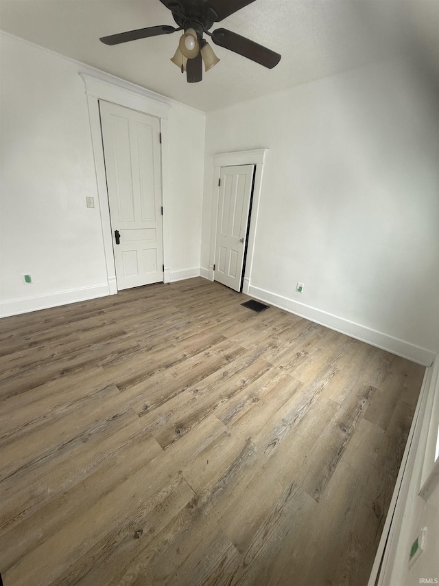 unfurnished room featuring ceiling fan and hardwood / wood-style floors