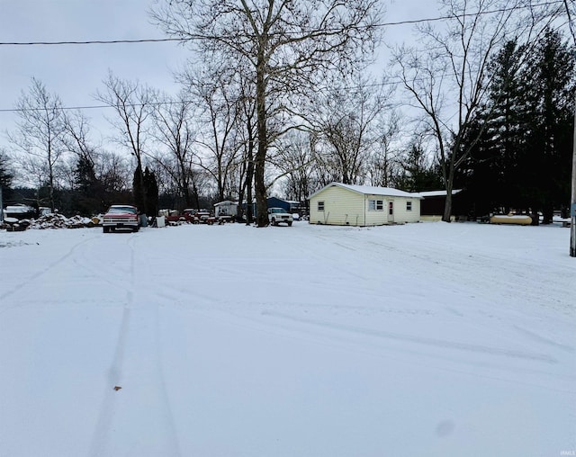 view of yard layered in snow