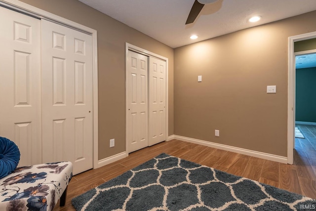 living area featuring ceiling fan