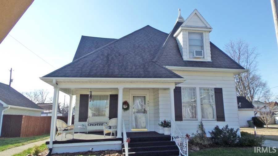 view of front of home featuring covered porch