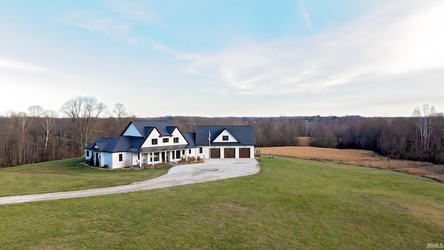 view of front of house featuring a front lawn