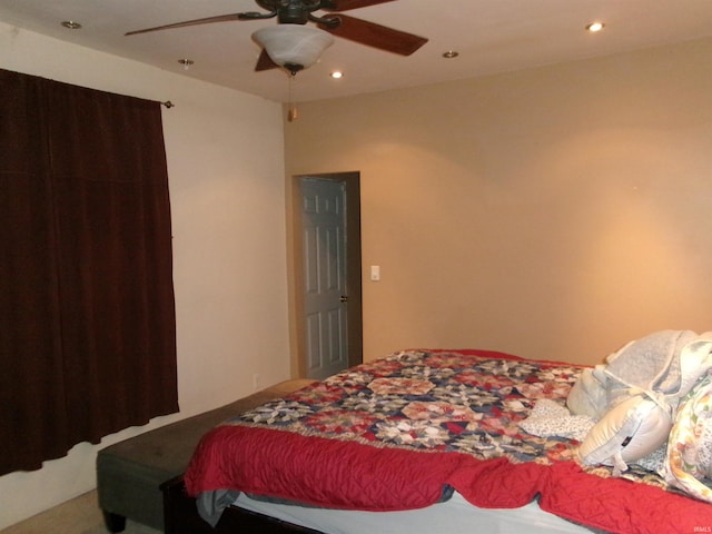 bedroom with ceiling fan