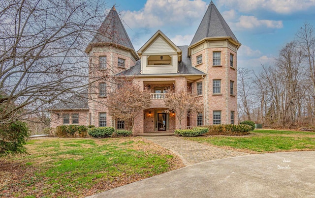 victorian house with a front yard