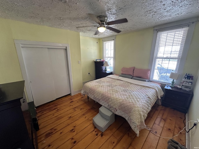 bedroom featuring ceiling fan, a closet, a textured ceiling, and hardwood / wood-style floors