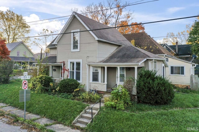 view of front of home featuring a front yard