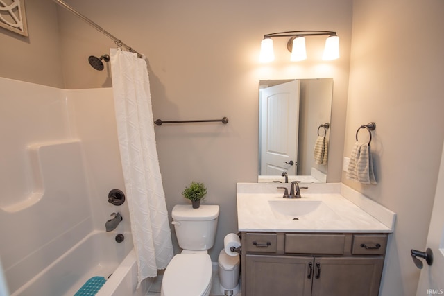 full bathroom with toilet, vanity, and shower / bath combo