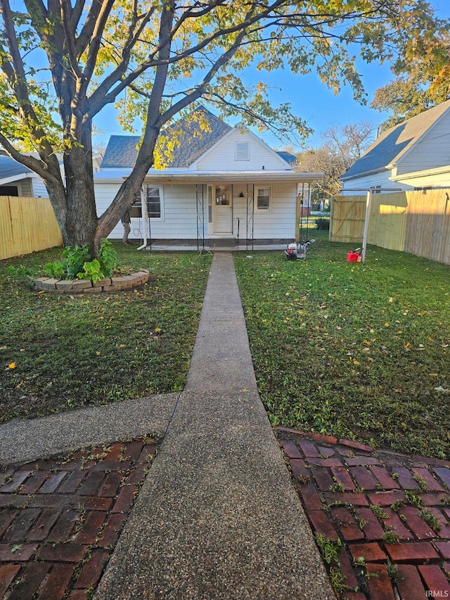 view of front facade with a porch and a front lawn