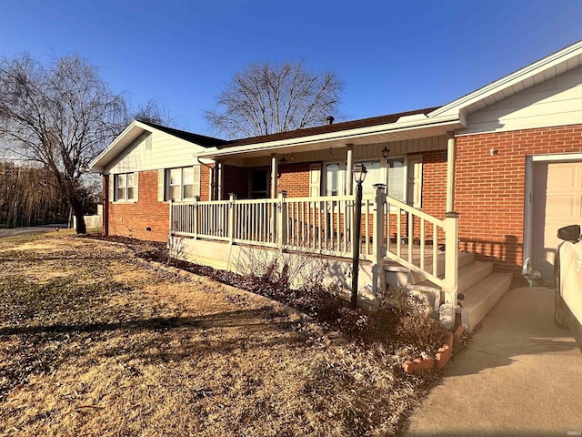 ranch-style home featuring covered porch