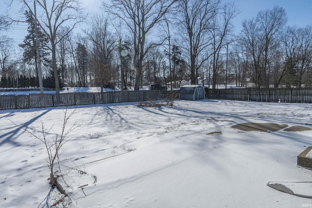 view of yard layered in snow