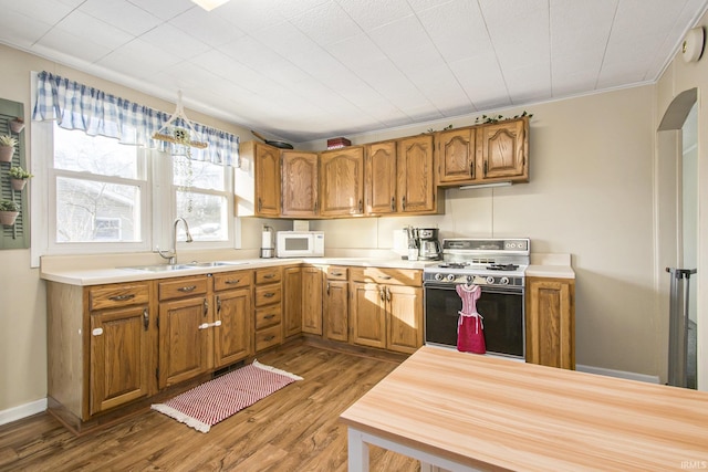 kitchen featuring sink, white appliances, dark hardwood / wood-style flooring, and ornamental molding