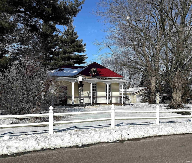 view of front of property featuring covered porch