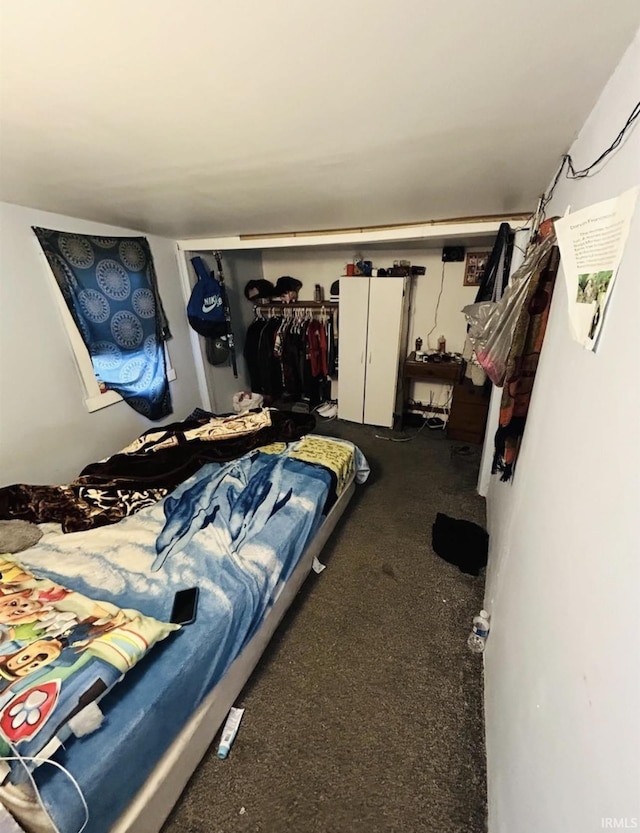 bedroom with a closet