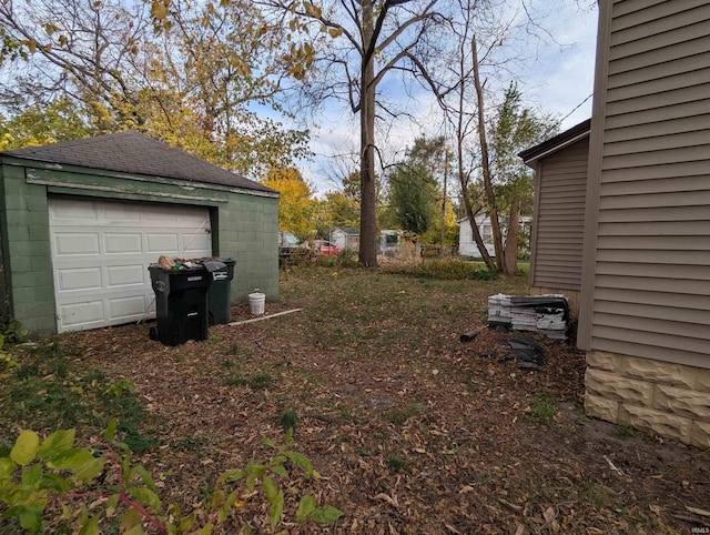 view of yard featuring an outbuilding and a garage