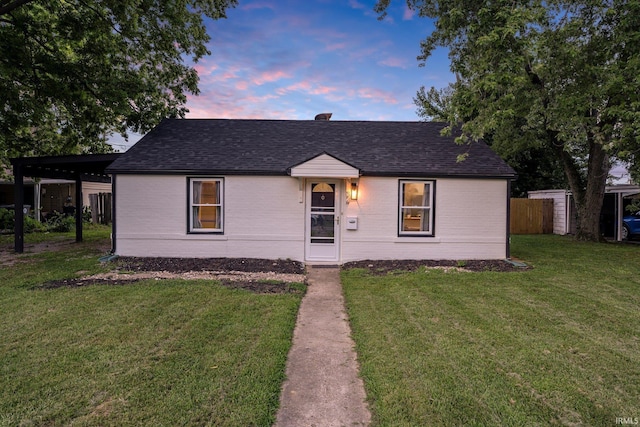 view of front facade with a yard