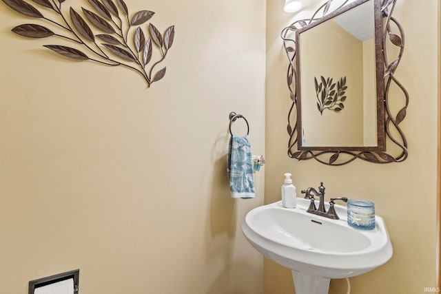 bathroom featuring sink