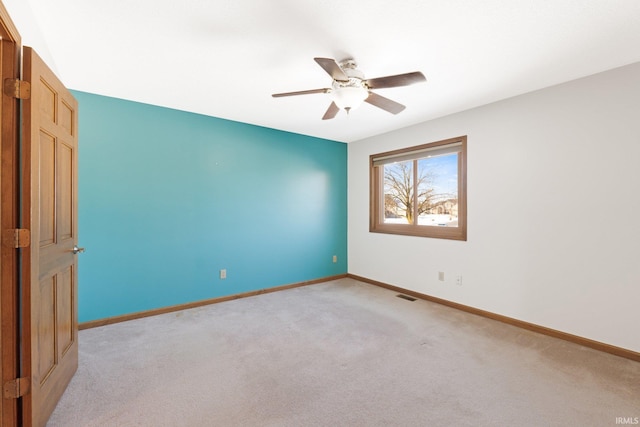 carpeted empty room featuring ceiling fan