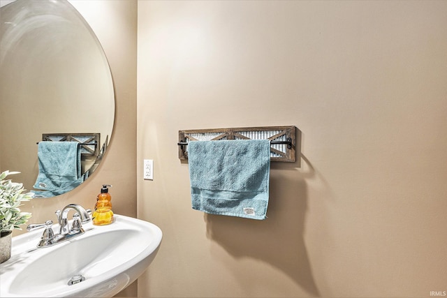 bathroom featuring sink